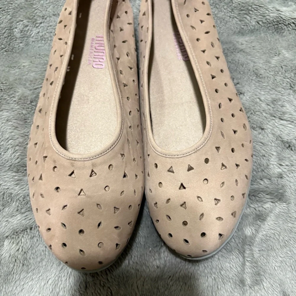 NWOT Munro Chic Taupe Ballet Flats Sz.8.5WW